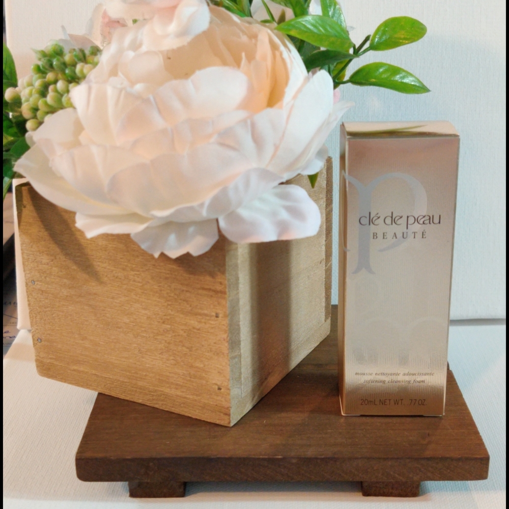Cle de Peau Beatue softening cleansing foam SAMPLE